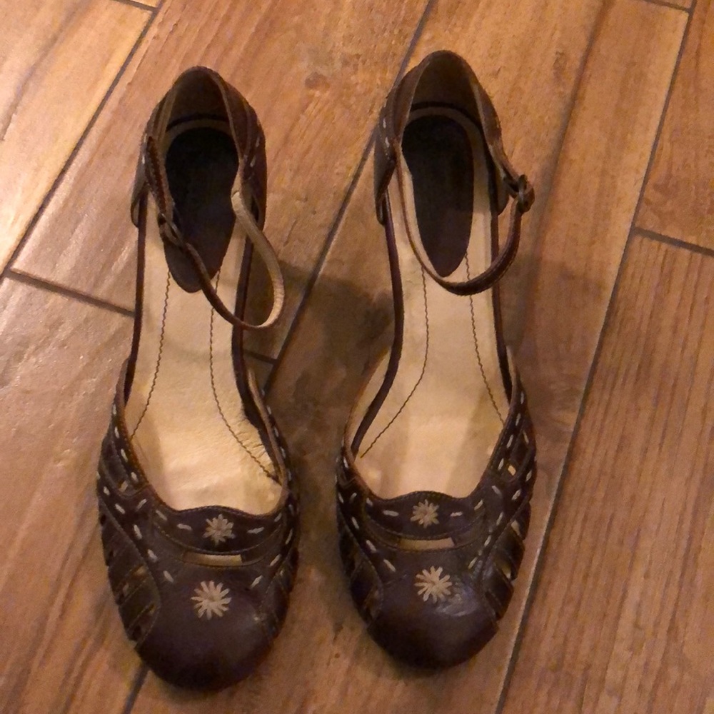Pikolinos wedge heel women’s shoes.